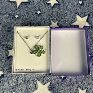 Brand new four leaf clover necklace with earrings